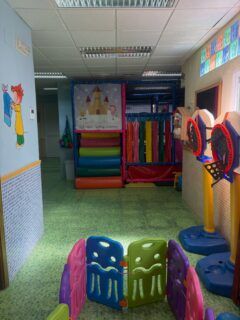 Llueva o haga sol, la diversión está asegurada en nuestra Escuela!!
Nuestros Chiquitines disfrutan hoy de una jornada especial de juego libre y psicomotricidad en nuestras instalaciones de recreo cubierto donde el parque de bolas es el gran protagonista del aprendizaje a través del juego."